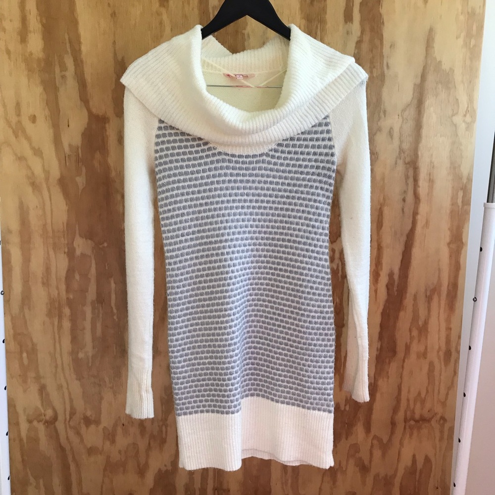 Cream & Gray Sweater Dress 🤍